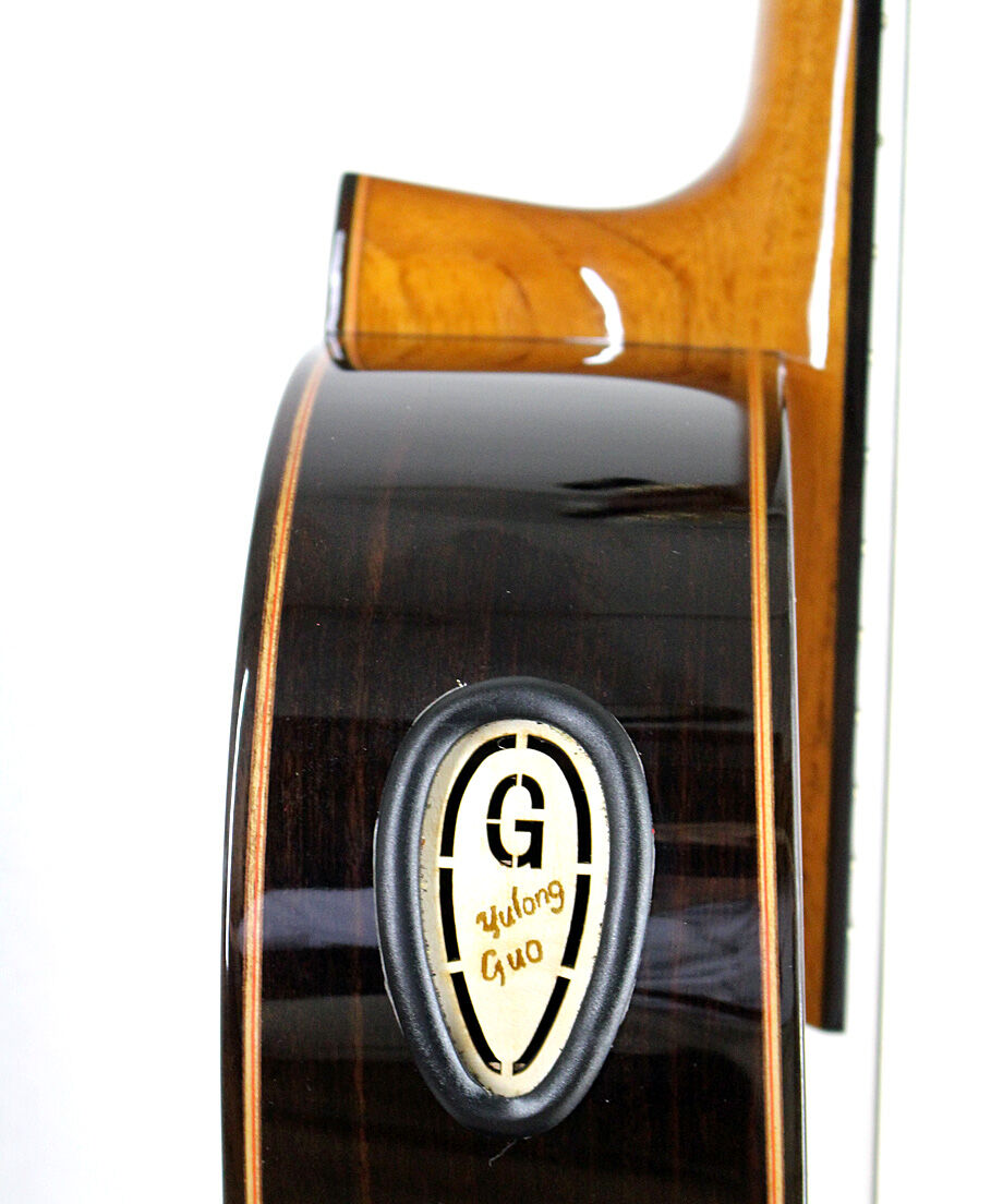 Yulong Guo製作のダブルトップギター